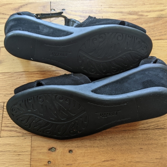 Earth Black Peep Toe Wedges - Picture 6 of 8